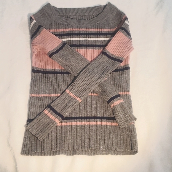 Medium, grey base, pink, white and navy blue stripes - Picture 2 of 2